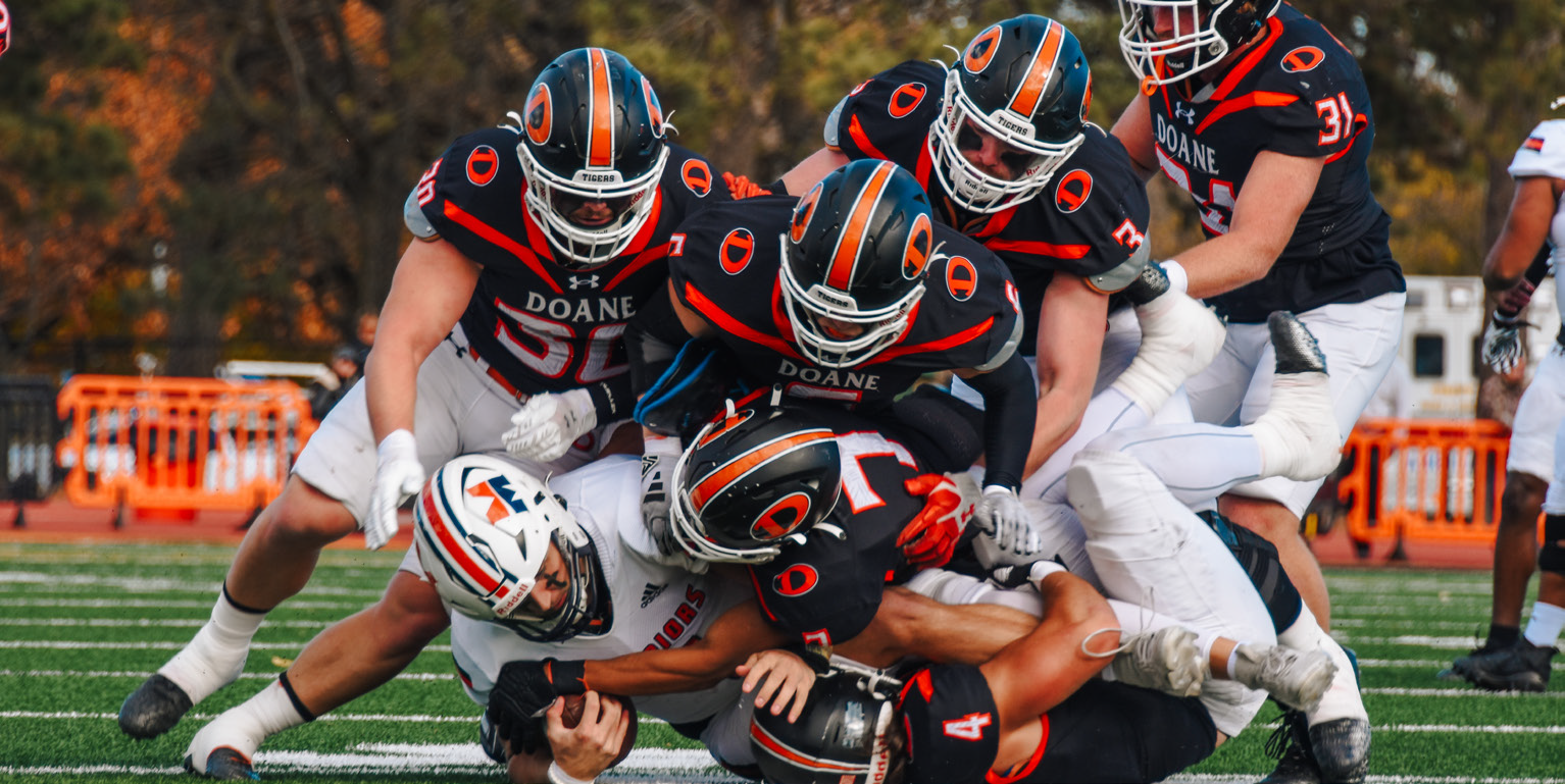 Football hosts senior home game