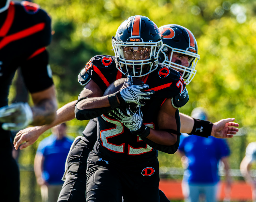 Football puts in good effort at homecoming