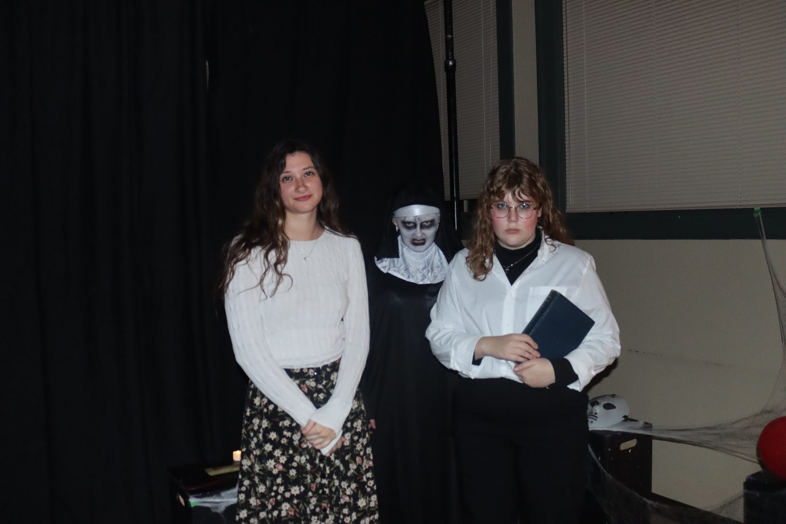 Students get spooked at the con